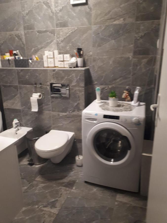 Slatka Sobica Za Dvoje Sa Upotrebom Zajednicke Kuhinje I Kupaonice ザグレブ エクステリア 写真