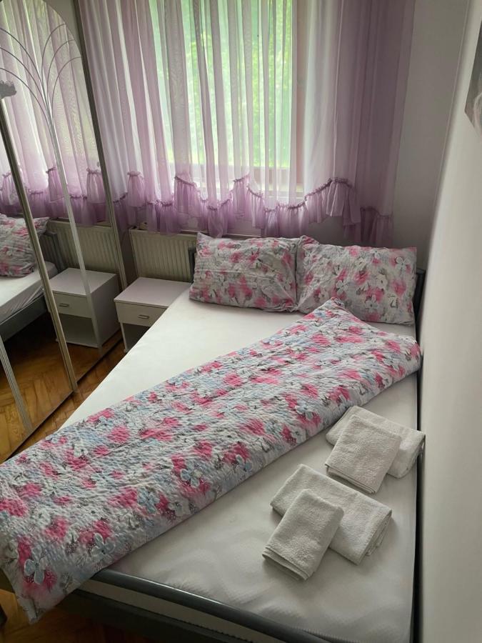 Slatka Sobica Za Dvoje Sa Upotrebom Zajednicke Kuhinje I Kupaonice ザグレブ エクステリア 写真